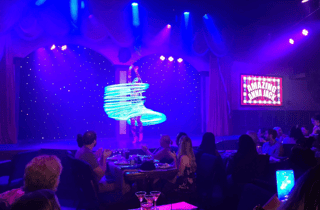 Orlando: Dinner-Show mit Comedy, Magie, Musik und Stunts