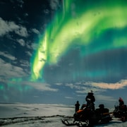 Depuis Alta : aventure nocturne en motoneige pour observer les aurores boréales