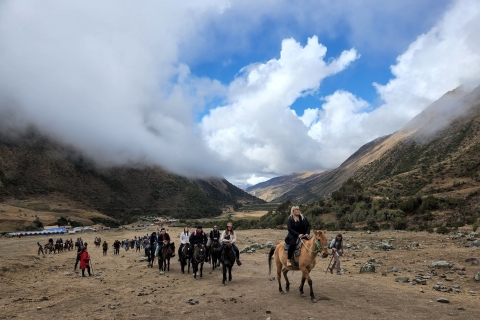 Von Cusco aus: Ganztagestour zum Humantay SeeGanztagestour zum Humantay See