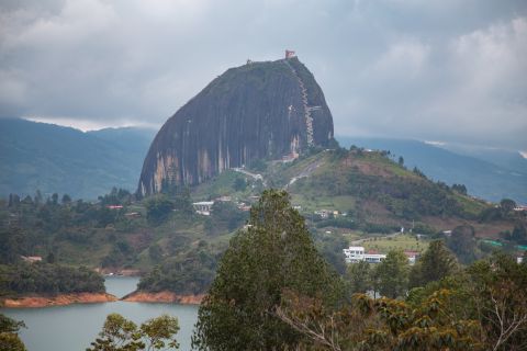 Da Medellín: tour guidato di Guatapé e Piedra del Peñol