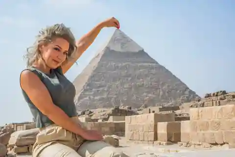 Cairo: Egyptian Museum, Pyramids & Bazaar Tour