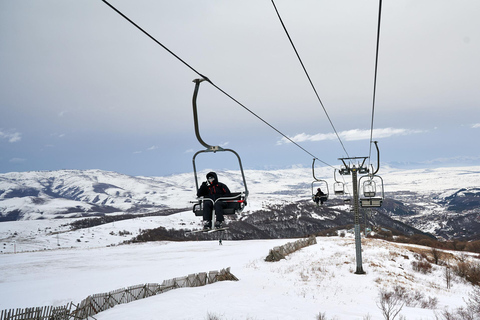 Desde Ereván: Tour privado de invierno a Tsaghkadzor y KecharisTour privado con guía