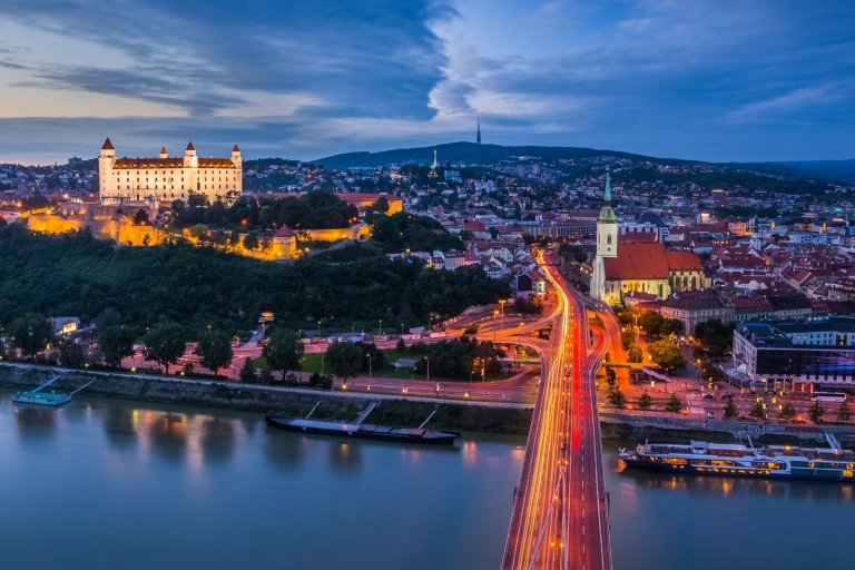 Bratislava: stadsintroductie in-app-gids en audioBratislava: 10+ stadswandelingen met hoogtepunten op je telefoon
