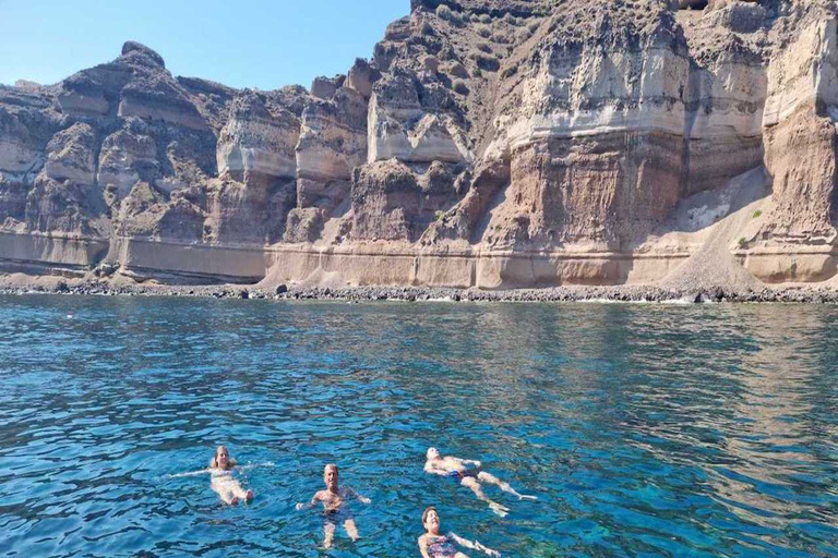 Santorini: Excursión privada en barco de pesca en alta mar al atardecerSantorini: Excursión privada en barco de pesca de altura