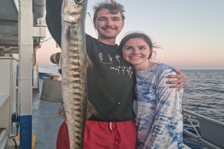 Santorini: passeio matinal privado de barco de pesca em alto mar