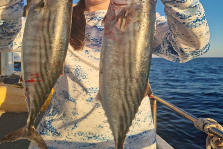 Santorin : Matinée privée de pêche en haute mer en bateau