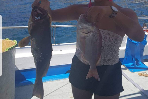 Santorini: passeio matinal privado de barco de pesca em alto mar