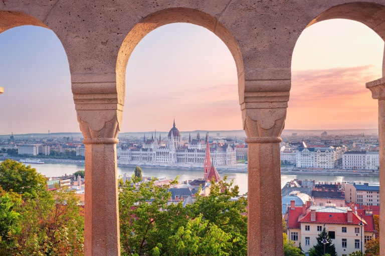 Budapest: 10+ City Highlights Walking Tour on your Phone