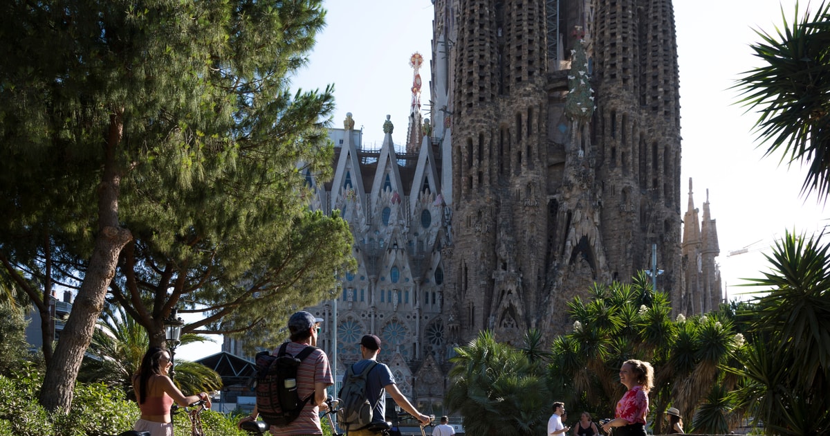 Barcelona: Városi és építészeti látnivalók vezetett kerékpártúra ...