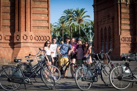 Barcelona: City Highlights Bike Tour