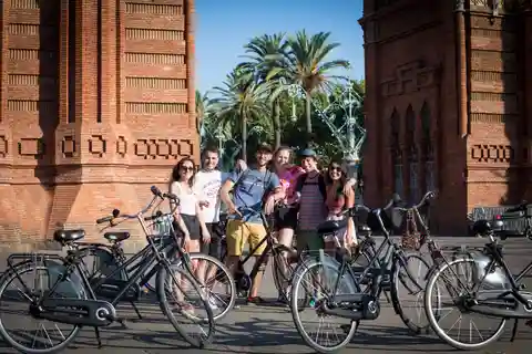 Barcelona: City Highlights Bike Tour
