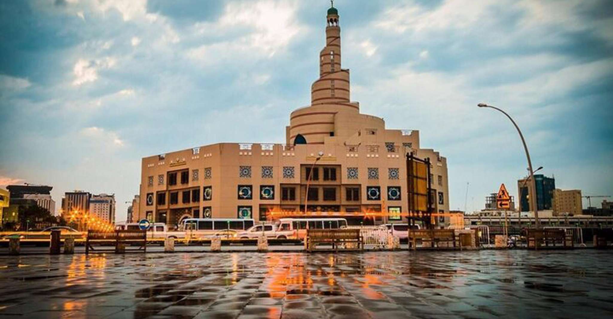 Doha, Private City Highlights Guided Tour and Dhow Cruise - Hizvo