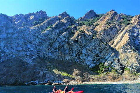 Monterosso al Mare: Kayak and Snorkel Tour to Punta Mesco