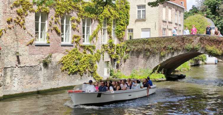 Брюгге: круиз на лодке для небольших групп и пешеходная экскурсия с гидом