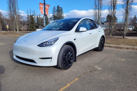 Depuis l'aéroport de Calgary : Transfert privé à Banff en Tesla