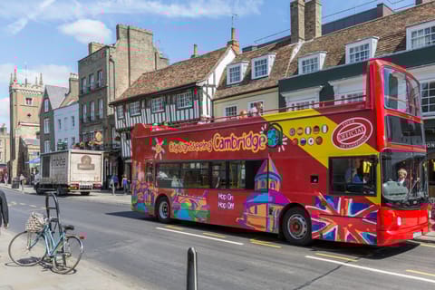Cambridge Alumni-Led Walking & Bus Tour w/opt King's College