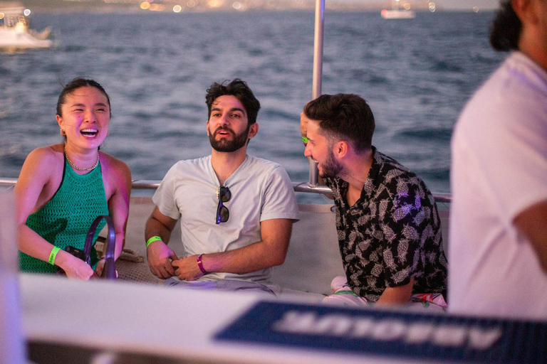Cabo San Lucas: Sunset Party Cruise with Open Bar