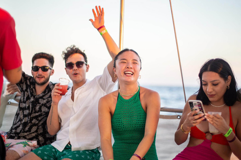 Cabo San Lucas: Sunset Party Cruise with Open Bar