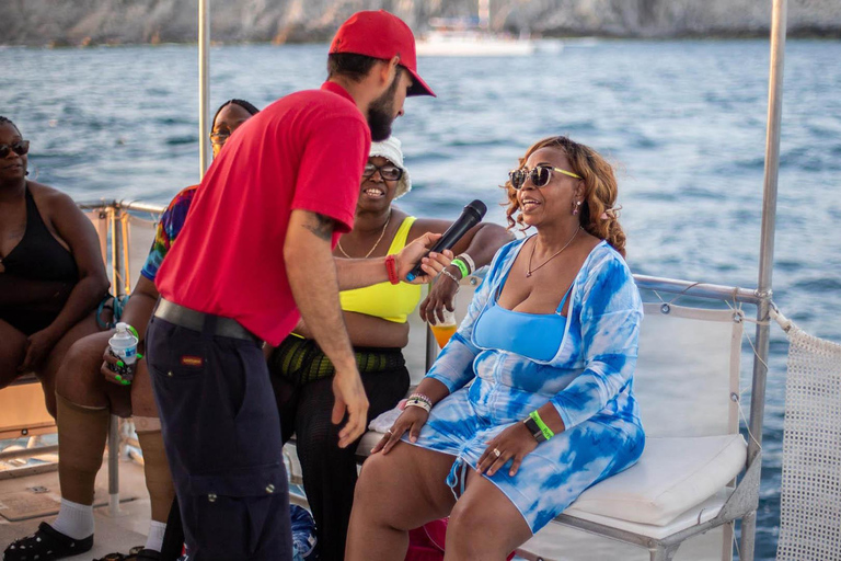 Cabo San Lucas: Sunset Party Cruise with Open Bar