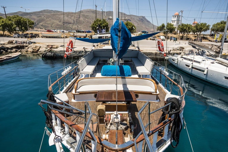 Chania: Luxury Gulet Cruise to Balos & Gramvousa with Lunch