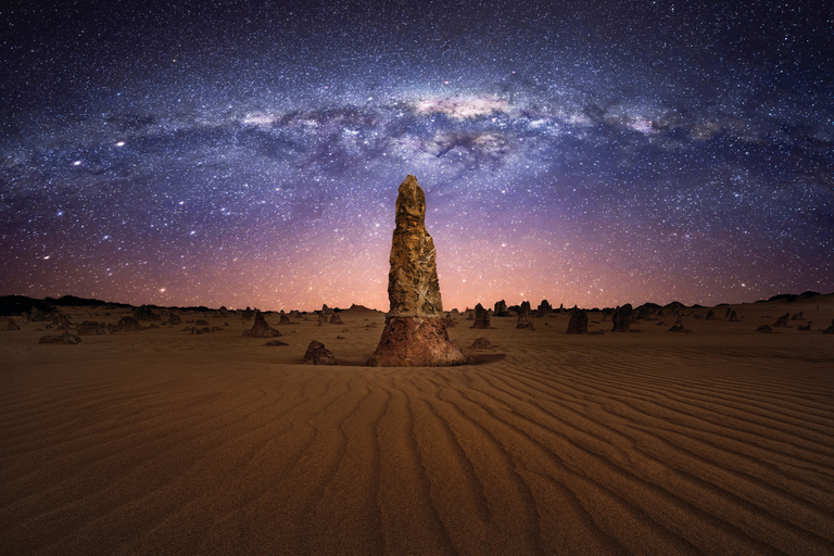 From Perth: Pinnacles Sunset and Stargazing Tour with Dinner