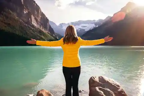 From Banff: Moraine Lake, Lake Louise & Banff Park Day Trip