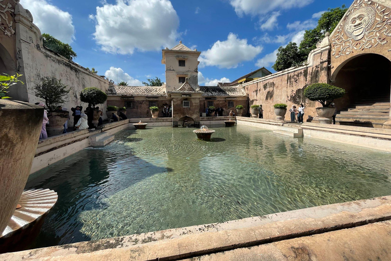 Yogyakarta:Merapi Jeep Tour, Keraton Yogyakarta & Taman Sari Yogyakarta: Merapi Jeep Tour, Sultan Palace & Taman Sari