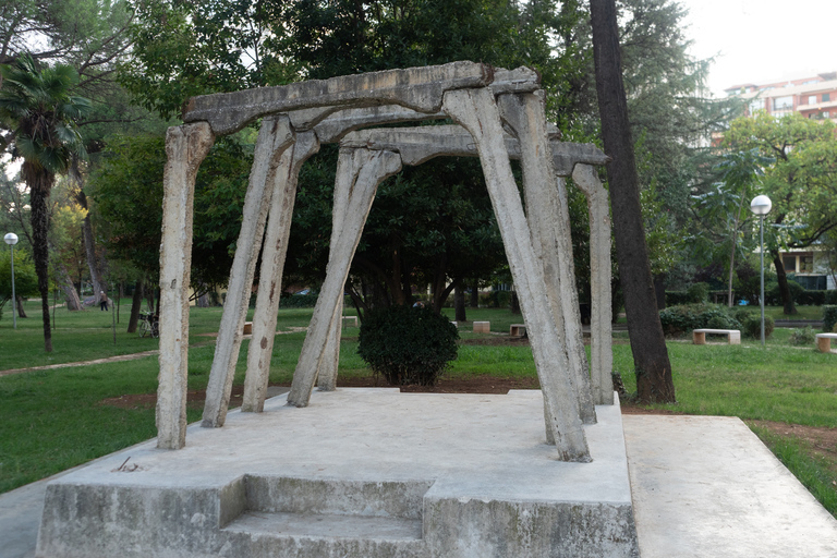 Paisagens verdes e parques de Tirana - passeio a pé