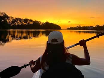 Excursión guiada en kayak al atardecer