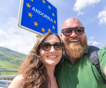 From Barcelona: Guided Day Trip to Andorra and France