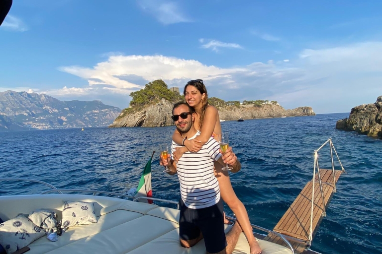 Sorrento: Excursión de un día a Ischia y Procida en crucero privado