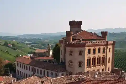 Barolo: begeleide schilderachtige e-biketour met wijnproeverij