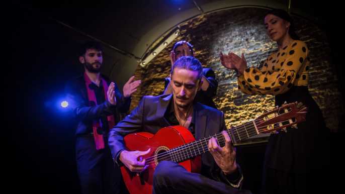 Madrid: La Cueva de Lola Flamenco Show Tickets with Drink