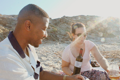 Provning av gammalt grekiskt vin på stranden med en sommelier3 Vinprovning Grekiska antika sorter