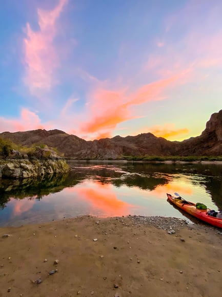 Desde Las Vegas Excursión crepuscular en kayak por el Cañón Negro