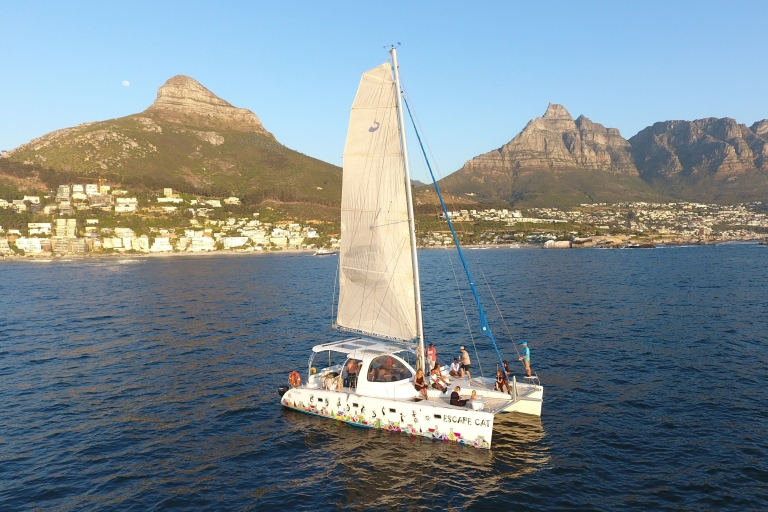 Kapstadt: Sunset Cruise mit dem Katamaran zur Tafelbucht