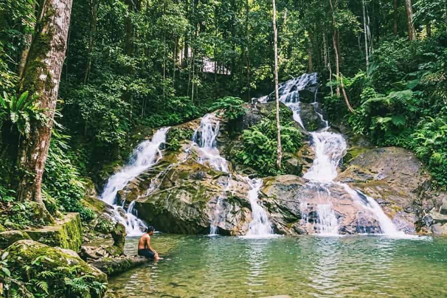 Kuala Lumpur: Batu-Höhlen, Ramayana-Höhlen & Kanching-Wasserfälle. Foto: GetYourGuide Kuala Lumpur: Batu-Höhlen, Ramayana-Höhlen & Kanching-Wasserfälle. Foto: GetYourGuide