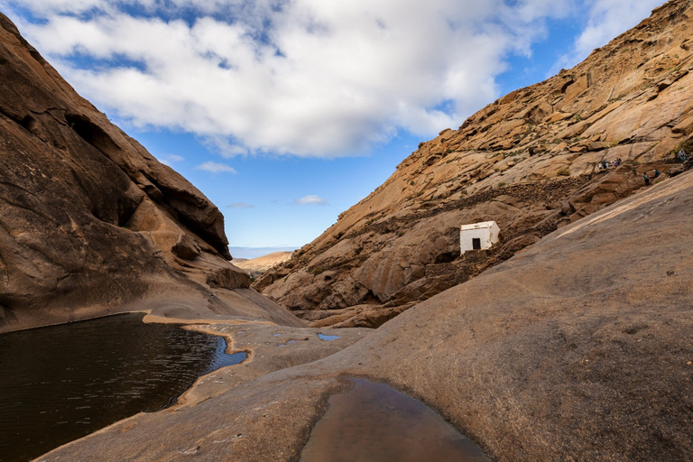 Fuerteventura: ruta de leyendas y costa salvaje