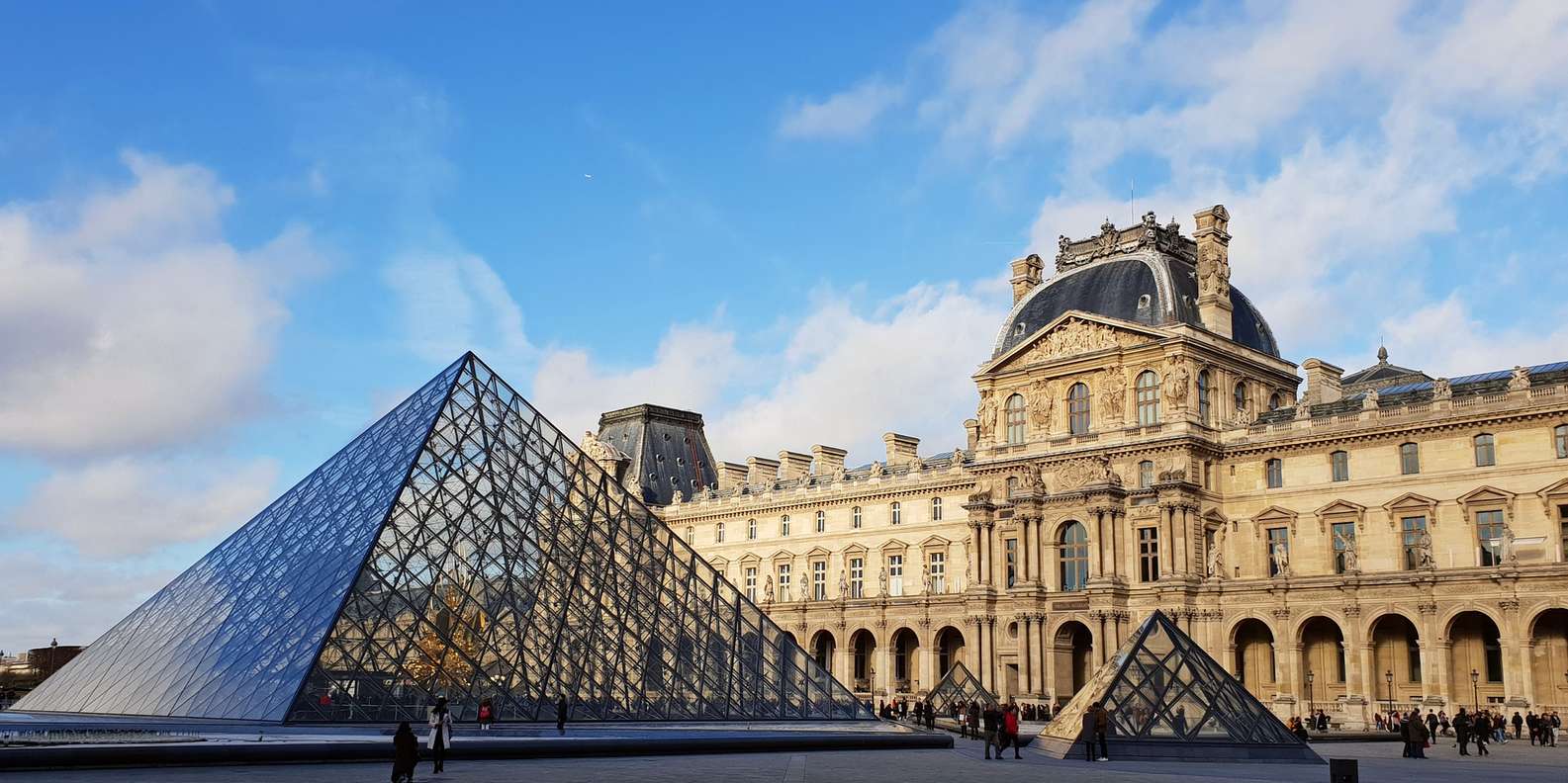 Paris: Louvre, Sainte-Chapelle, & Notre Dame Full Day Tour