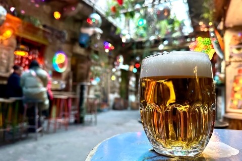 Budapest: tour a pie de bares en ruinas y comida callejeraTour en grupo