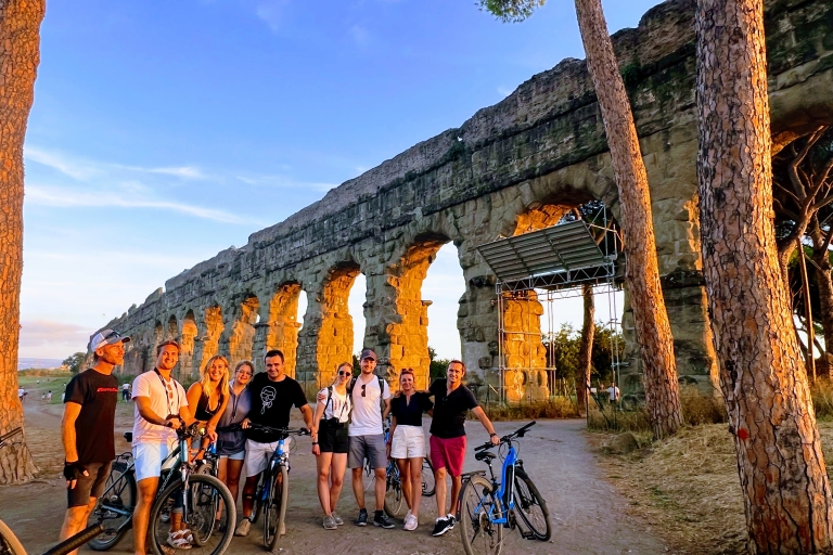 Rome: begeleide zonsondergang e-bike-tour met catacomben en aperitiefEbike-tour bij zonsondergang met catacomben en voorgerecht