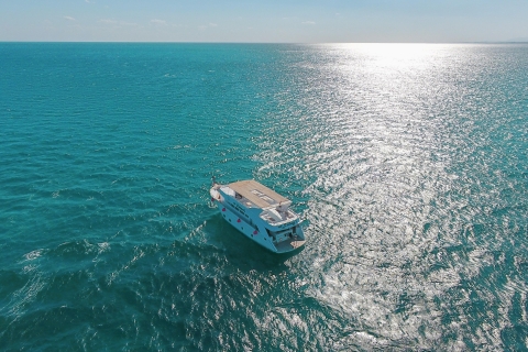 Au départ d'El Gouna : Excursion sur l'île d'Orange Bay, plongée en apnée et déjeunerAu départ d'El Gouna : Croisière en yacht de snorkeling à Orange Bay avec déjeuner