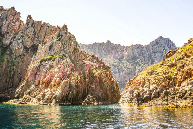 Nära Ajaccio : Kryssning till Piana Scandola-klipporna och GirolataFrån Tiuccia: Morgonkryssning till Piana Scandola och Girolata