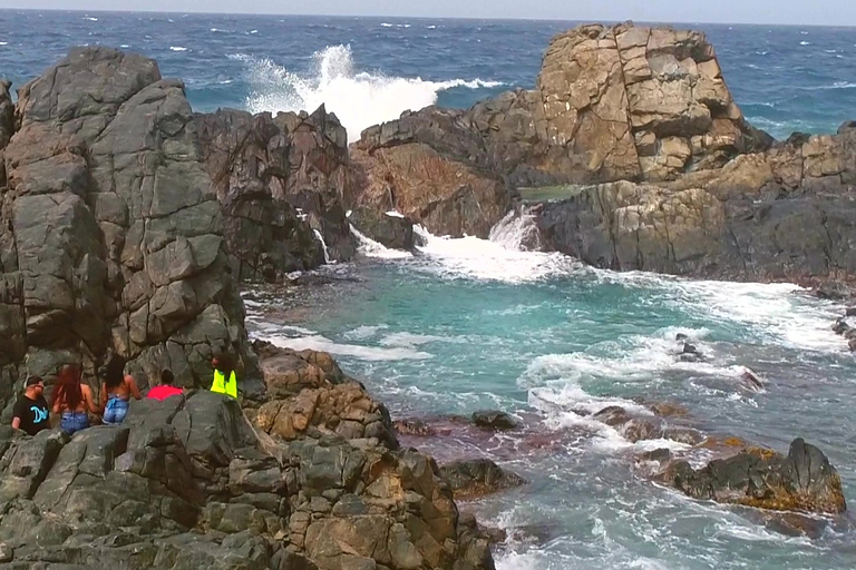 Noord: Jeeptur i Arikok nationalpark med besök på Baby BeachNoord: Jeeptur till nationalparken Arikok med besök på Baby Beach