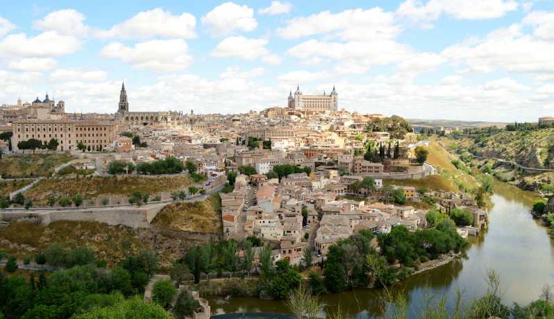 Toledo: Private Walking Tour with a Local Guide