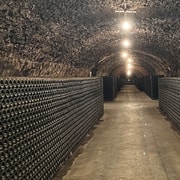 Von den Reben zum Champagnerglas mit einem Oldtimer