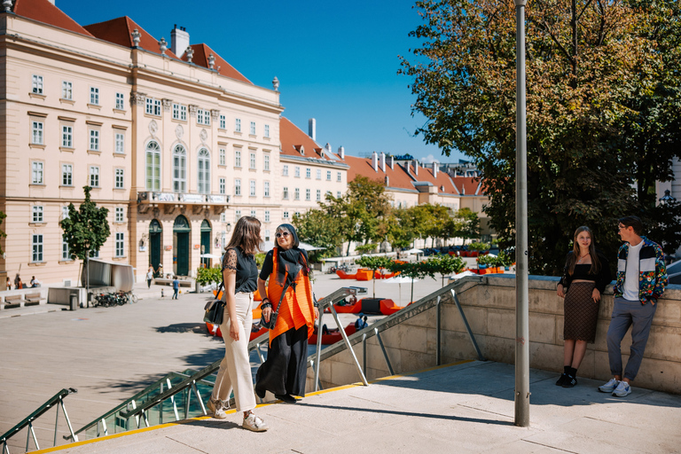 Vienna: tour a piedi del MuseumsQuartier con guidaVienna: tour MQ segreto al MuseumsQuartier Wien