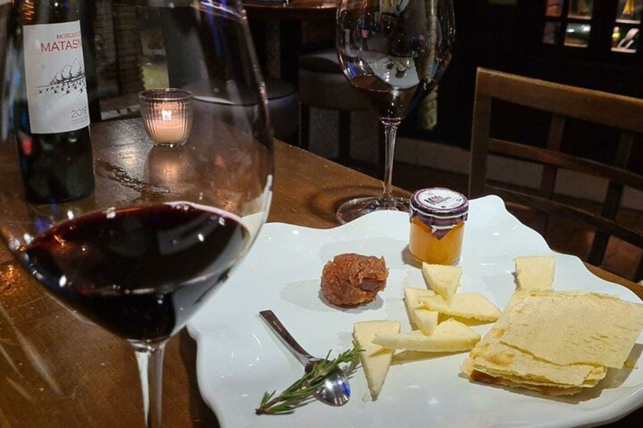 Sevilla: Espectáculo Flamenco y Tapas en Triana Tour Privado
