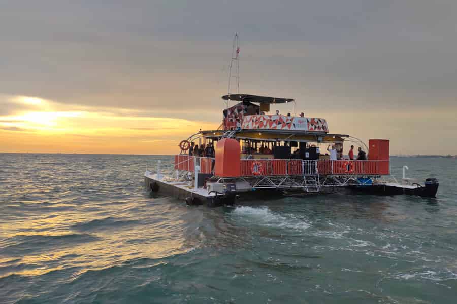 Port Dickson: Atemberaubende Dickson Dragon Sunset Cruise. Foto: GetYourGuide Port Dickson: Atemberaubende Dickson Dragon Sunset Cruise. Foto: GetYourGuide