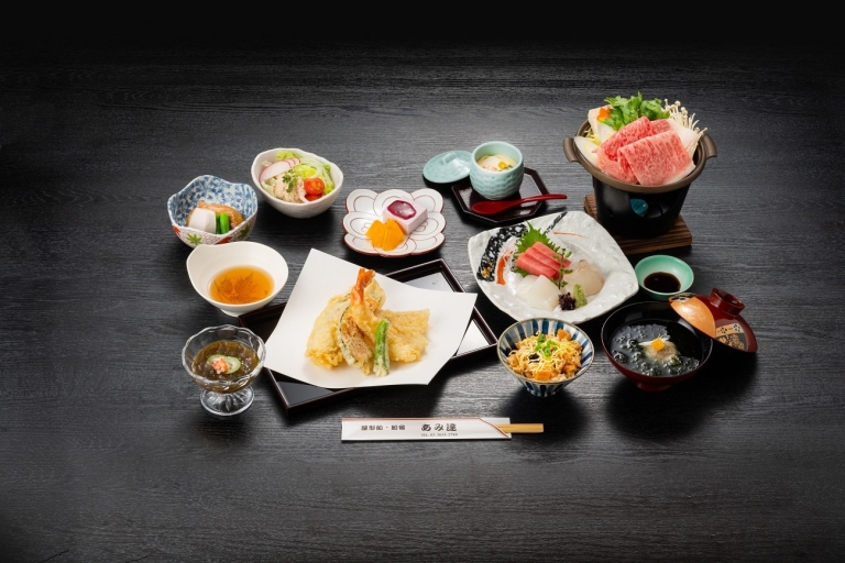 Asakusa: japoński tradycyjny rejs po Yakatabune z kolacjąTokio: Rejs z kolacją Yakatabune